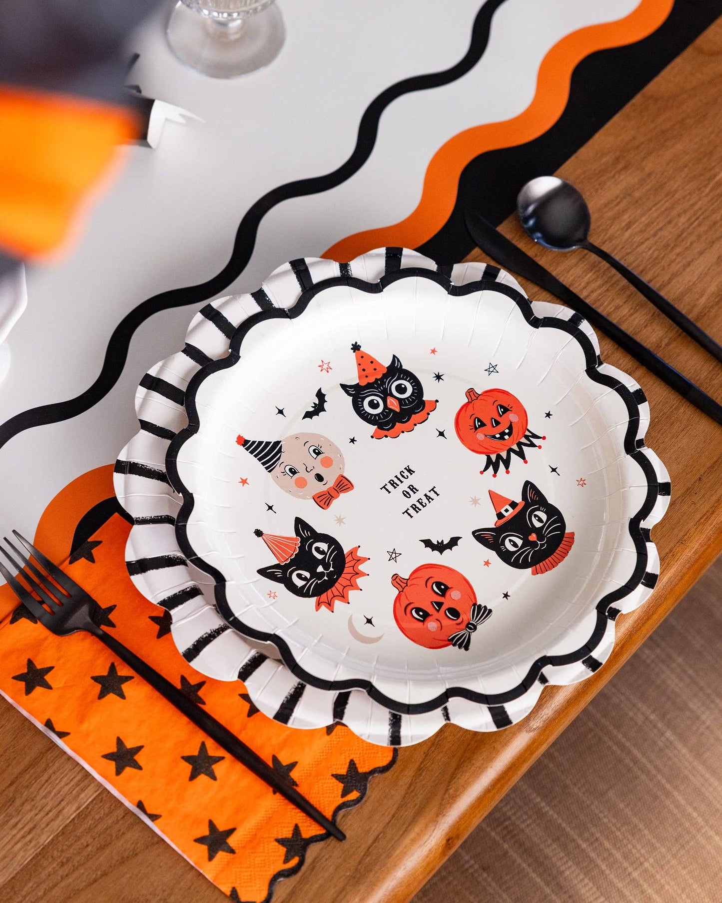 Vintage Halloween Characters 10" Paper Plates