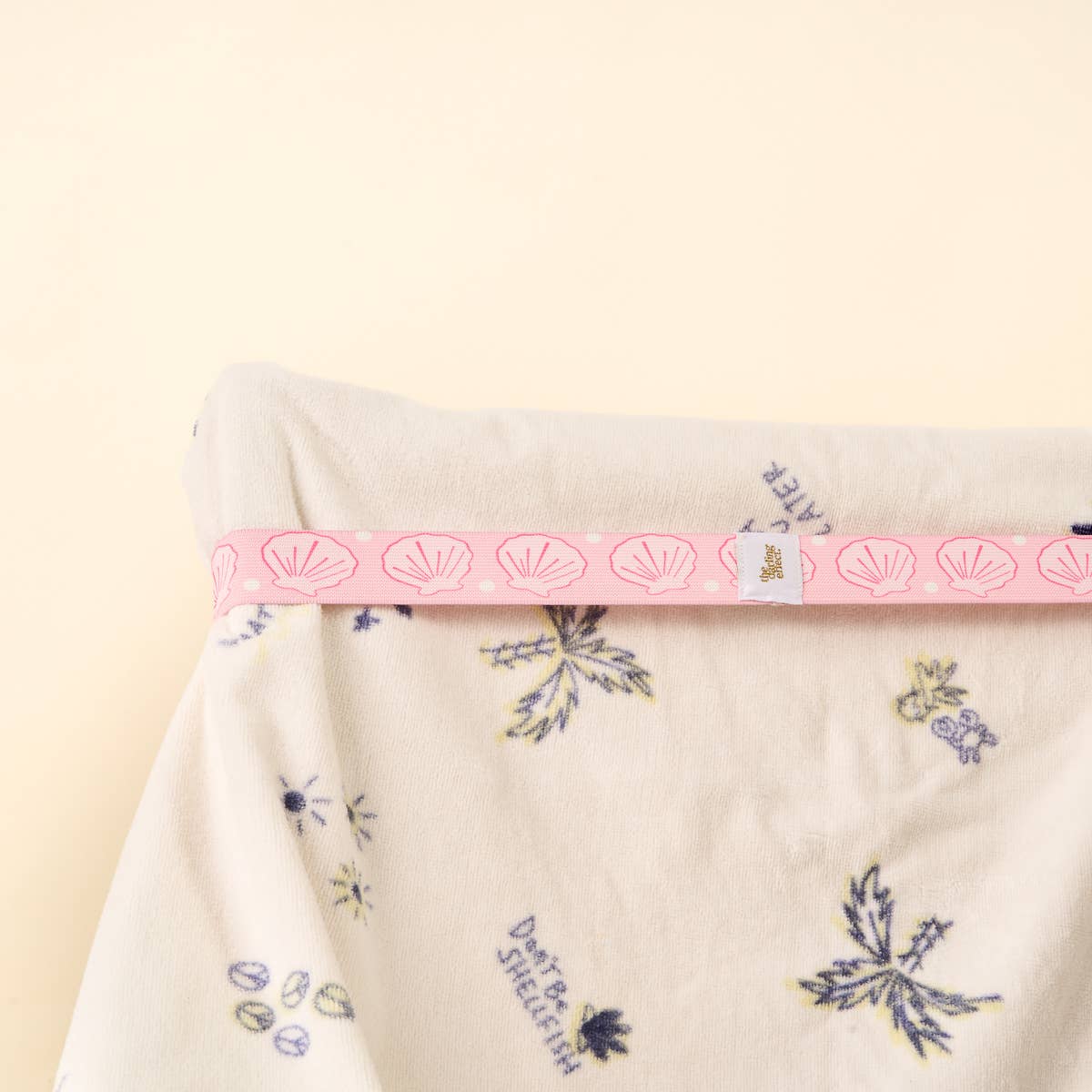 Stay-Put Towel Band - Pink Seashells