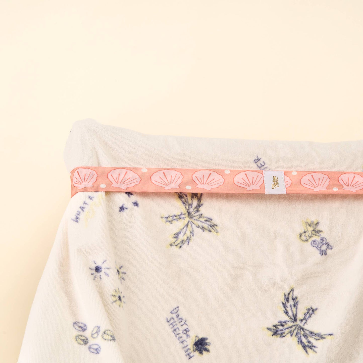 Stay-Put Towel Band - Coral Seashells